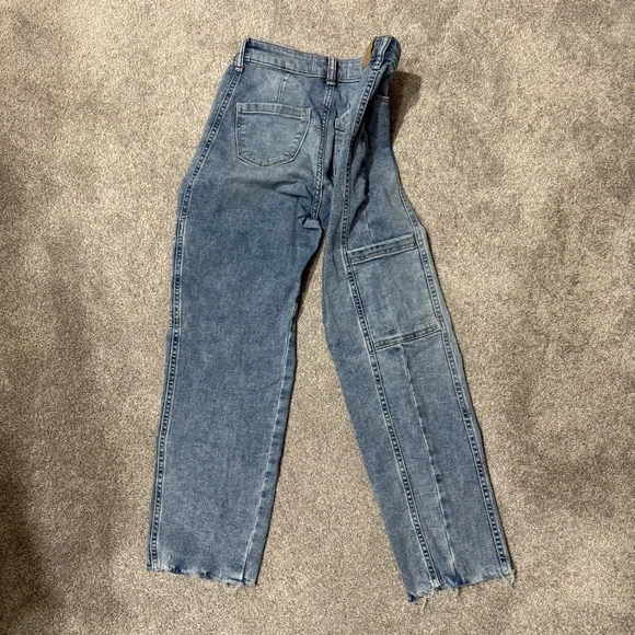 Abercrombie Kids High-Rise Mini Mom Jeans, Light Wash Straight-Leg size 11/12 - Picture 8 of 11